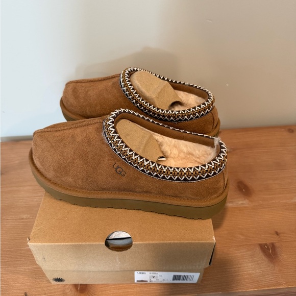Brand new, never worn, UGG Chestnut Tasman Slippers - Picture 2 of 5